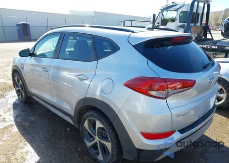2017 Hyundai Tucson Value z USA, uszkodzony, nr VIN KM8J33A21HU580324